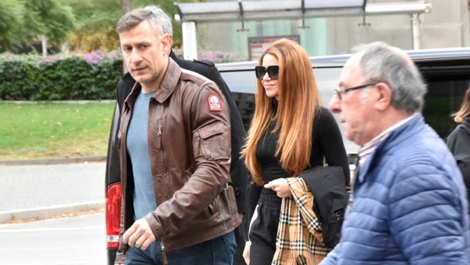 „АНТИ-ЧИА КЛАУЗУЛА“: Шакира со насмевка пред судот покажа колку не може да ја поднесе новата девојка на Пике