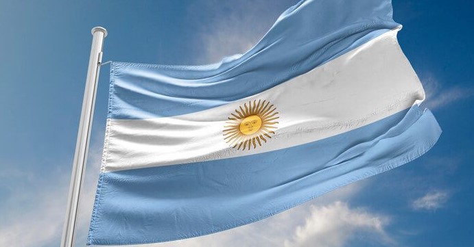Трагедија: Почина навивач на Аргентина, славел победа со знамето поради кое остана без здив