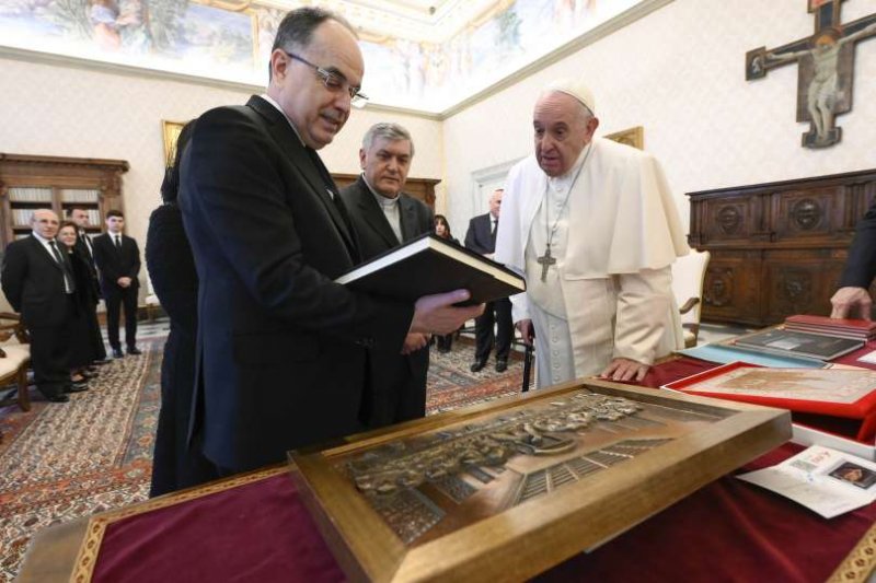 Во Ватикан средба на албанскиот претседател со папата Франциск