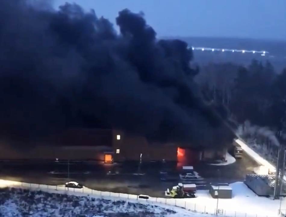 ВИДЕО: Пожар во трговски центар во Подмосковље, повреден чувар