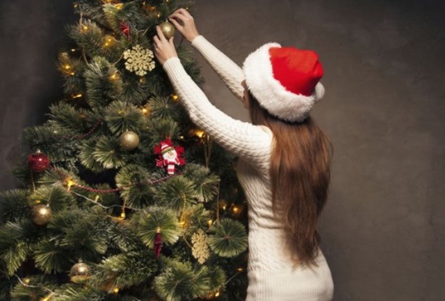 Ова е идеалното време, еве кога треба да ја накитите новогодишната елка