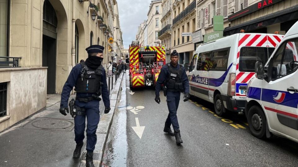 Тројца загинати во пукањето во центарот на Париз