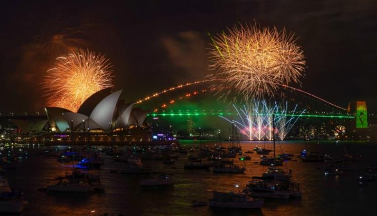 СПЕКТАКУЛАРНО: Еве со каков огномет Сиднеј ја дочека новата година (ВИДЕО)