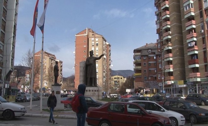 Сирените повторно се огласија во Косовска Митровица: Србите се собираат во Звечан