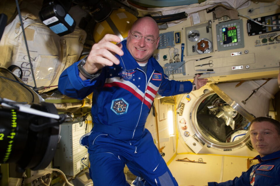 Астронаут на НАСА се врати на Земјата по една година во вселената, последиците кои ги има се катастрофални