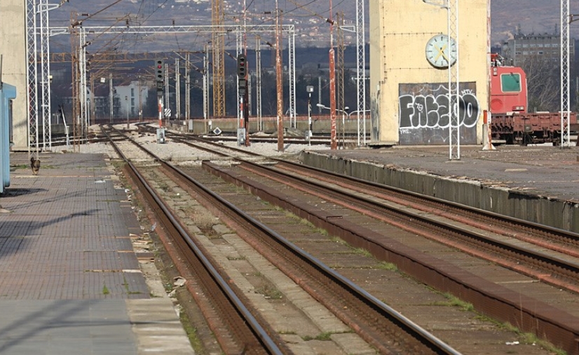 Поради неплатени сметки: Исклучена струјата во „ЖРСМ Транспорт“, можен прекин на железничкиот сообраќај