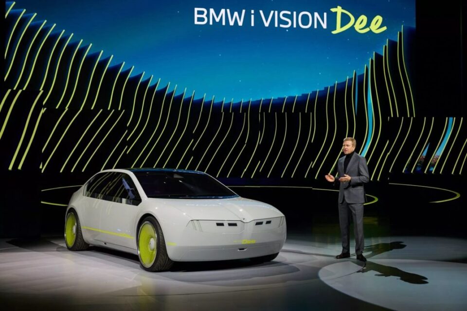 BMW со i Vission Dee ги најави новите технологии во сериските возила