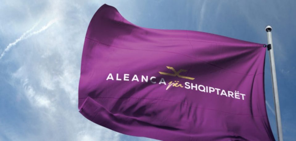 Дел од помалите владини партнери го условувaат влезот на Алијансата за Албанците во Владата