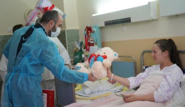 Првото бебе во Велес годинава е МАШКО: Градоначалникот Колев со честитки и подарок