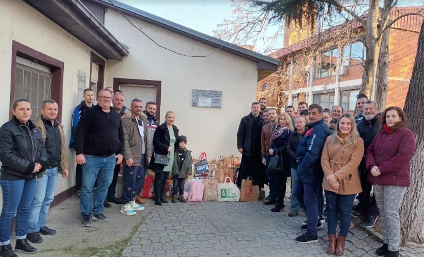 ОК на ВМРО-ДПМНЕ во Ѓорче Петров спроведе хуманитарна акција, која ја прави втора деценија, на акцијата годинава се приклучи и сопругата на Мицкоски