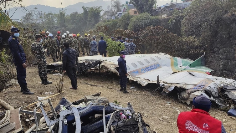 Најсмртоносната авионска несреќа во Непал: Нема преживеани, се бара последното тело, идентификацијата отежната