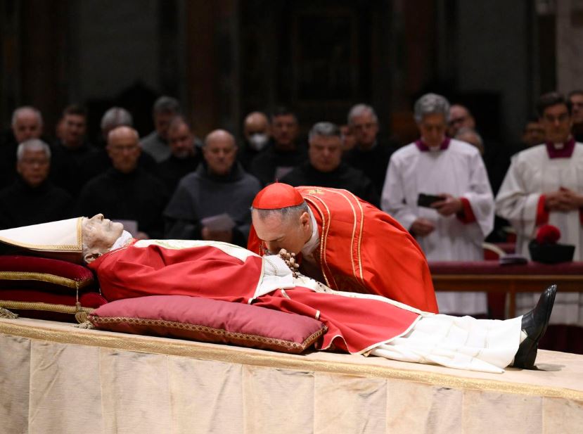 Папата Бенедикт потпишал картичка за донирање на органите по смртта, но тоа нема да се случи – еве ја причината