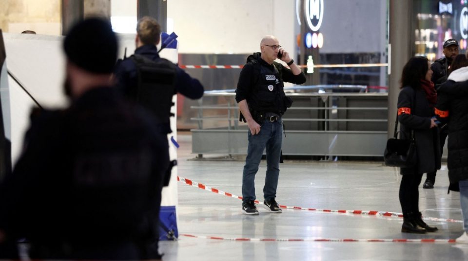 Најмалку шест повредени во напад на железничка станица во Париз