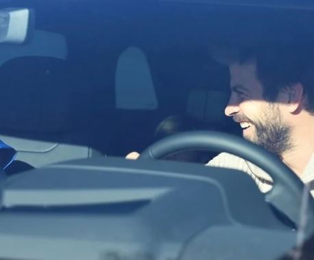 ФОТО: Пике фатен како излегува од домот на Шакира, не ја тргнува насмевката од лицето