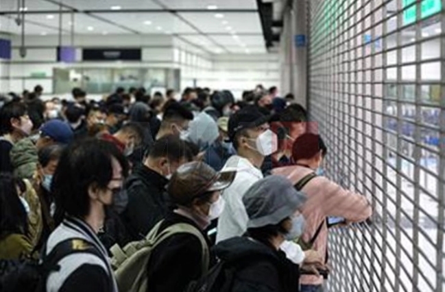 Хонг Конг го укина задолжителното носење заштитни маски во борбата против коронавирусот