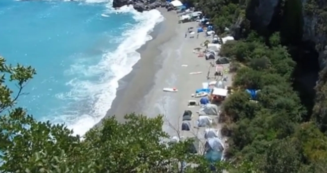 Грчката плажа Хилиаду – најдобра европска филмска локација за 2022 година