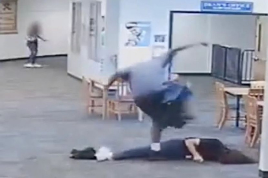 Професорка од Флорида му одзела Нинтендо на ученик, а тој брутално ја претепал (ВИДЕО)