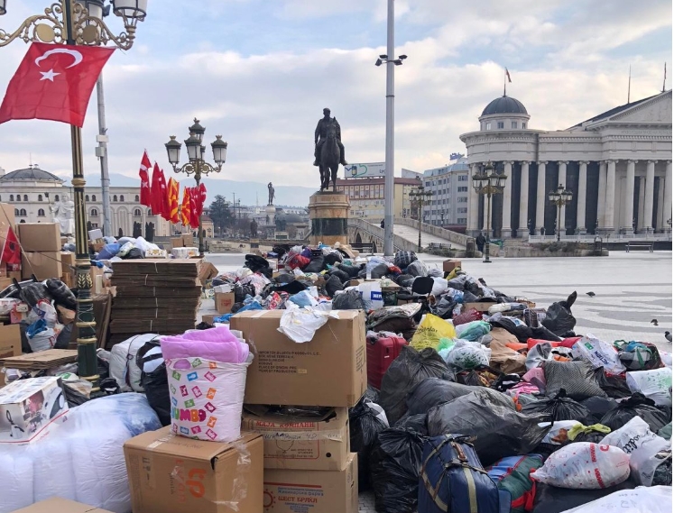 Турска амбасада во Македонија: Ќебињата и облеката кои се донираат треба да бидат нови и со декларација