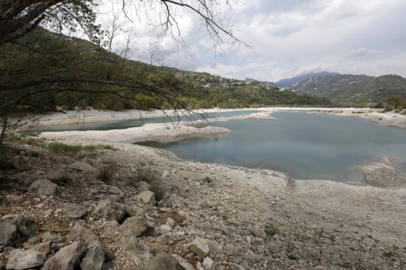 Франција воведува „невидени“ ограничувања за вода по најсувата зима во последните 64 години