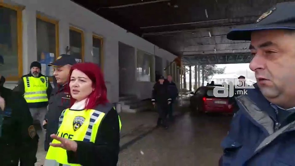 ВИДЕО: Бугарски пратеник физички се пресметува со македонската полиција