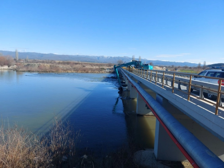 ЦУК: Отстранета опасноста по мостот на Вардар и од локално поплавување во Неготинско