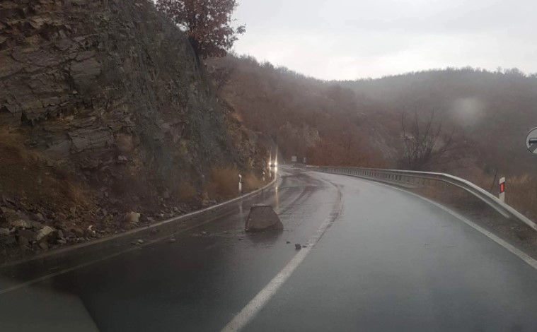 Нормализиран сообраќајот на патот Куманово-Крива Паланка