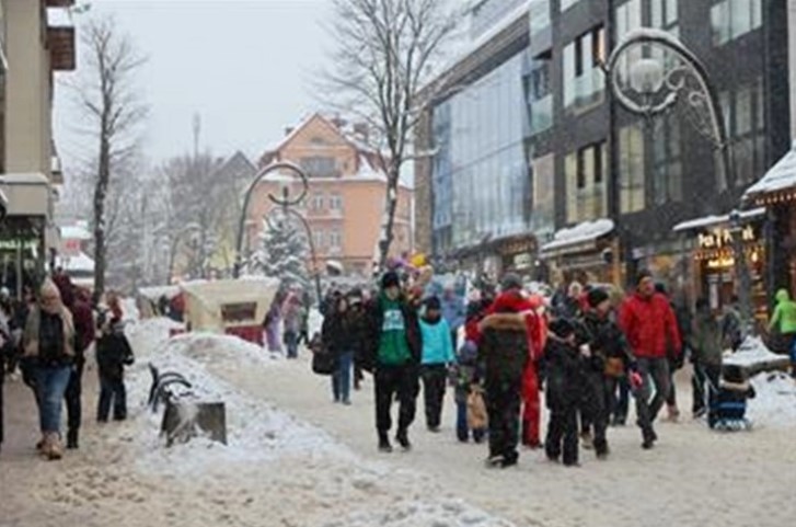 Двајца загинати по обилниот снег во Полска, Словачка и Чешка