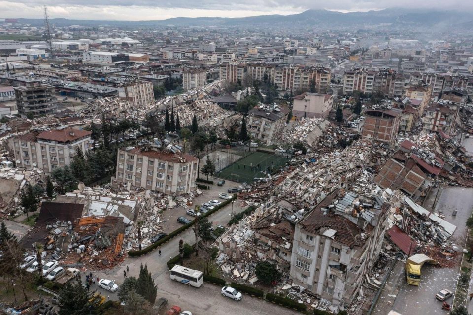 Над 15.000 жртви по земјотресот во Турција и Сирија, спасувачките операции продолжуваат