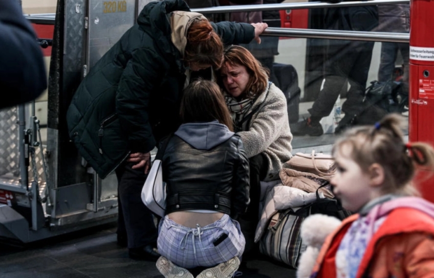 Прифаќањето украински бегалци ја чини Франција речиси 500 милиони евра годишно