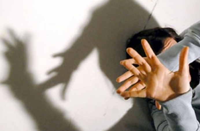 Драма во Велес: 18-годишна девојка претепана од очувот