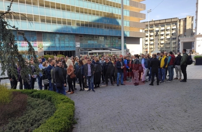 Трет ден протест на вработените од Министерството за култура, бараат покачување на платите