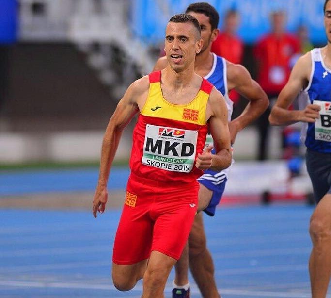 Дарио Ивановски заврши последен во квалификациите на 3.000 метри на ЕП во сала