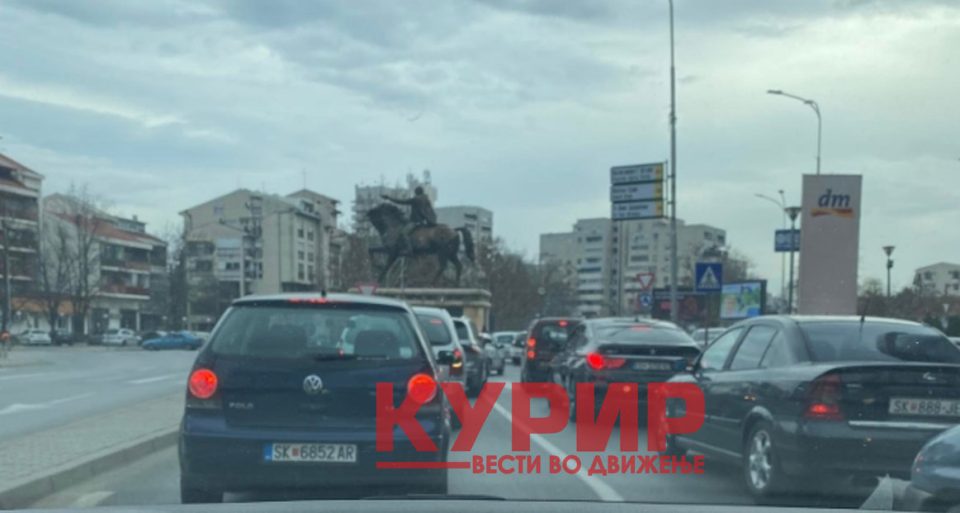 СКОПЈЕ БЛОКИРАНО: Километарски колони возила “заглавија“ по сообраќајка во Ѓорче Петров (ФОТО)