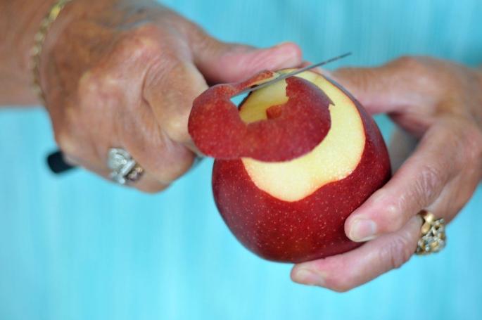 Не ја фрлајте лушпата од јаболкото, искористете ја на овие 4 начини