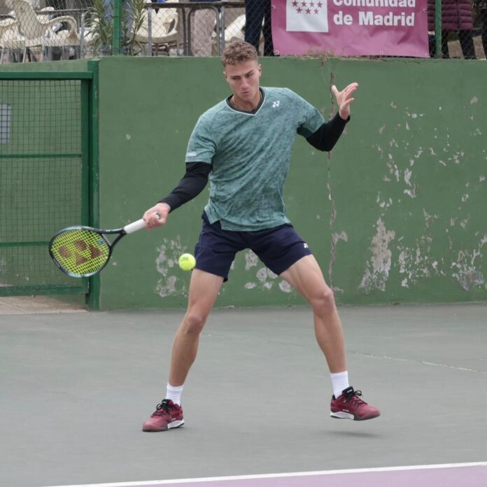 Mакедонскиот  тенисер Калин Ивановски успеа да избори пласман на главниот турнир на Челинџерот