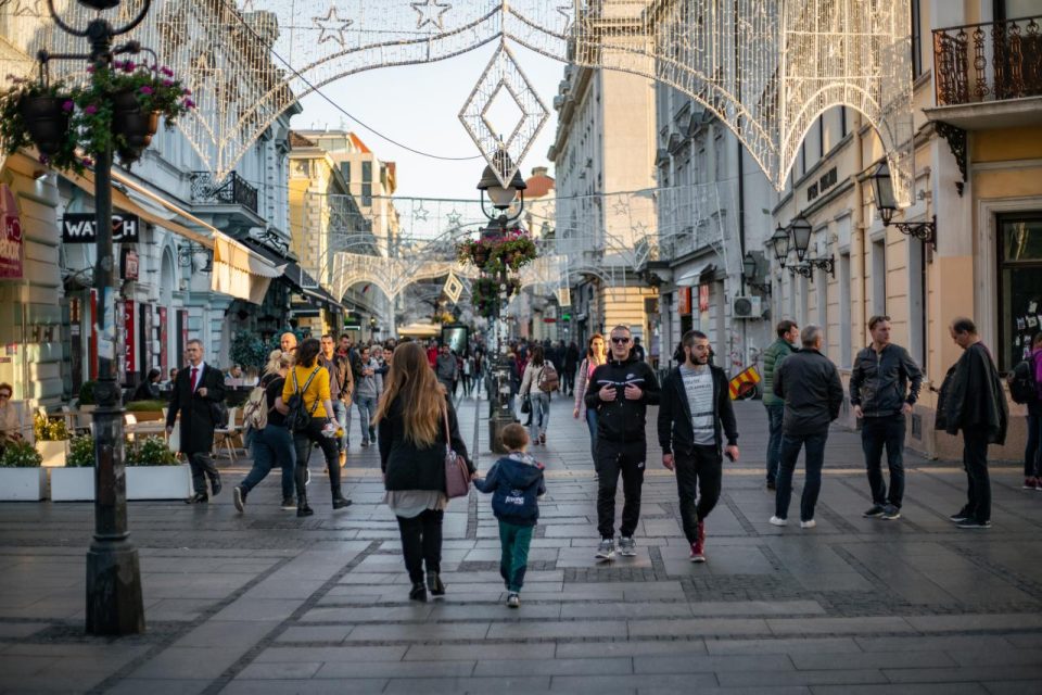 Приватните детективи во Србија со полни раце работа – се лажете доколку мислите дека мажите ги изнајмуваат за да си ги следат жените!