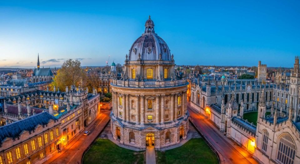 Оксфорд забрани секс меѓу професори и студенти
