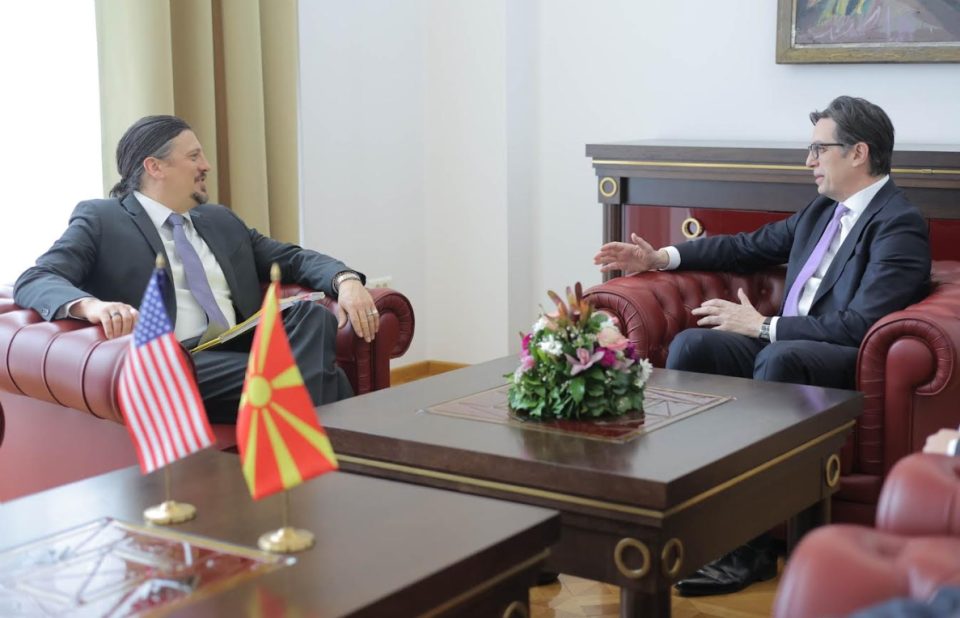 Средба на претседателот Пендаровски со Ричард Нефју, глобален координатор за антикорупција на Стејт департментот