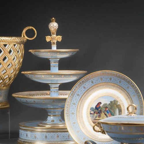 ПОДГОТВЕТЕ ГО ПАРИЧНИКОТ: Сет садови од порцелан кои ги користела кралицата Елизабета Втора оди на аукција!