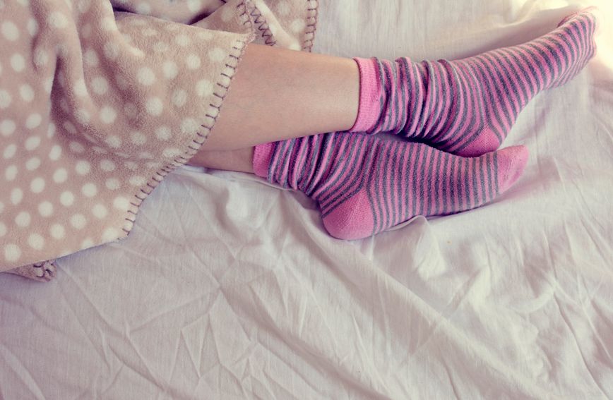 Добра причина зошто треба да носите чорапи додека спиете