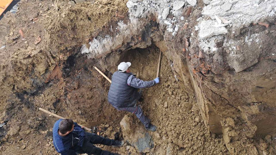 Минимум 12 трактори би биле потребни за да се изнесе земјата од ископаниот тунел во Идризово