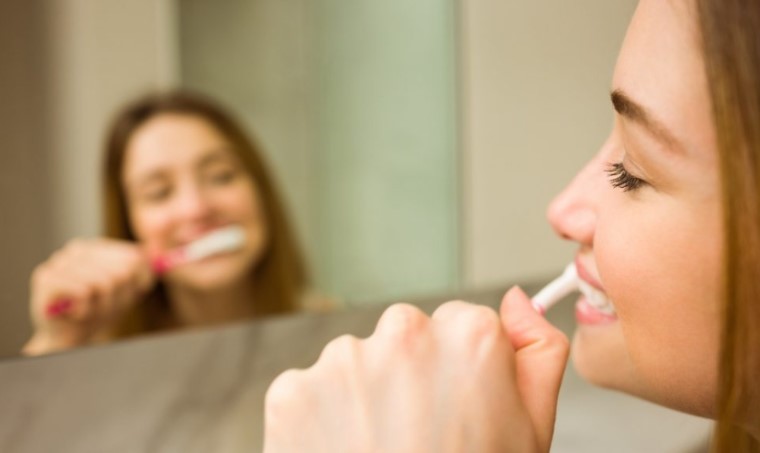 Совети од стоматолозите: Овие 5 работи се важни ако сакате да имате здрави заби и непца