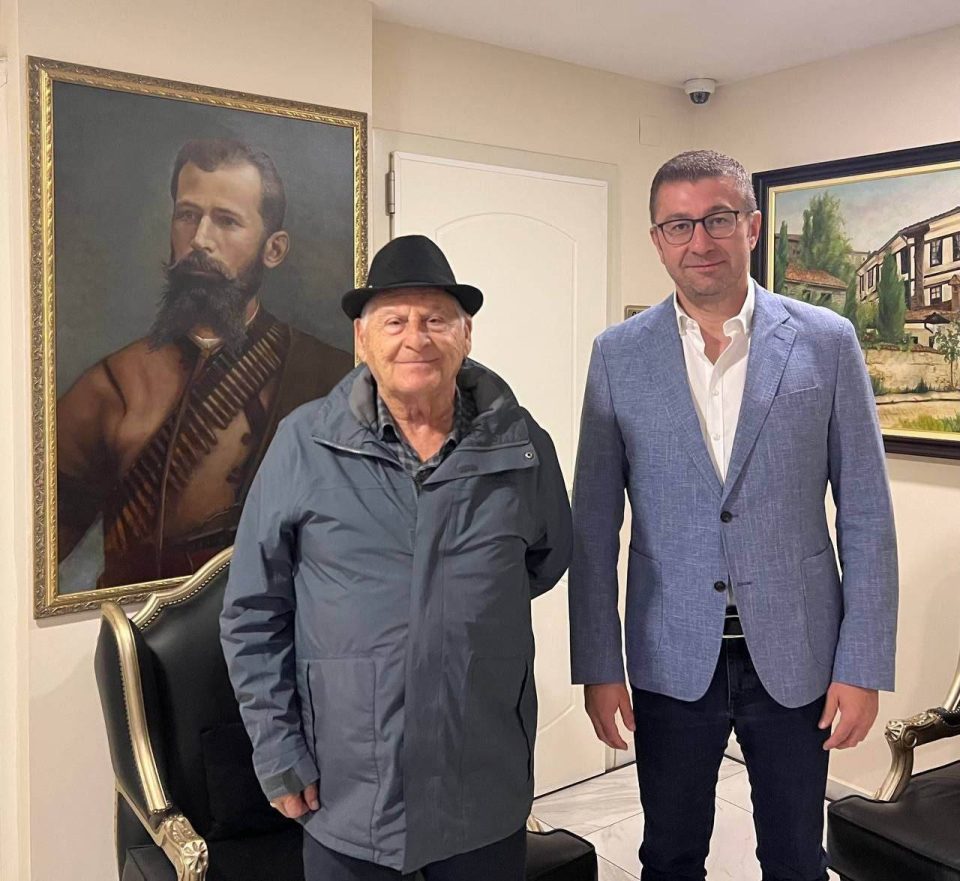Мицкоски оствари средба со Андон Дончевски- еве каков совет му даде живата легенда на Вардар и македонскиот фудбал