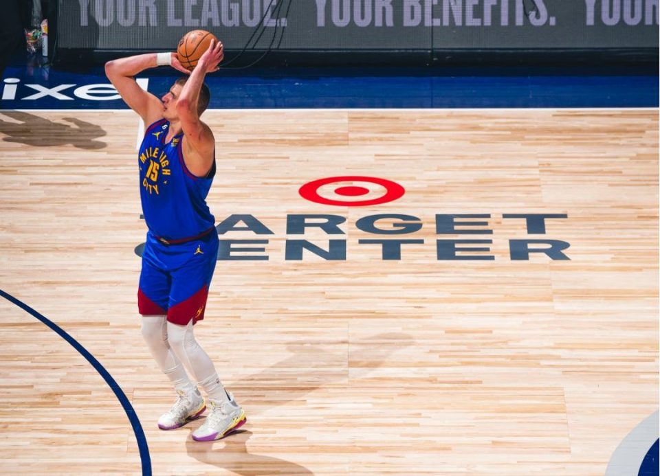 НБА: Нов трипл-дабл на Јокиќ, Денвер поведе против Минесота со 3-0 (ВИДЕО)