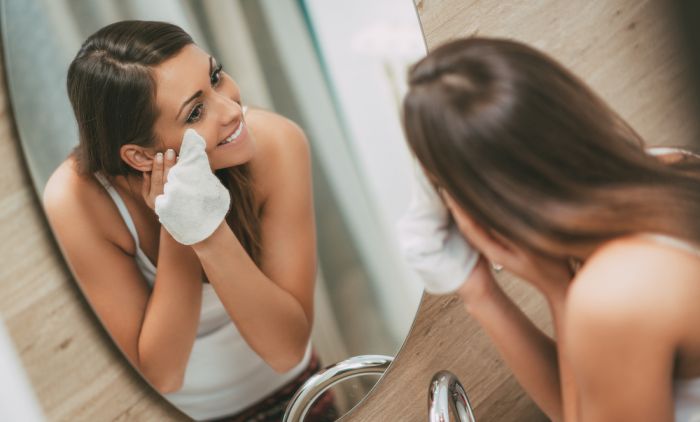 Три проблеми кои можат да настанат ако не ја вадите шминката од лицето: После ова НИКОГАШ нема да спиете со ШМИНКА!