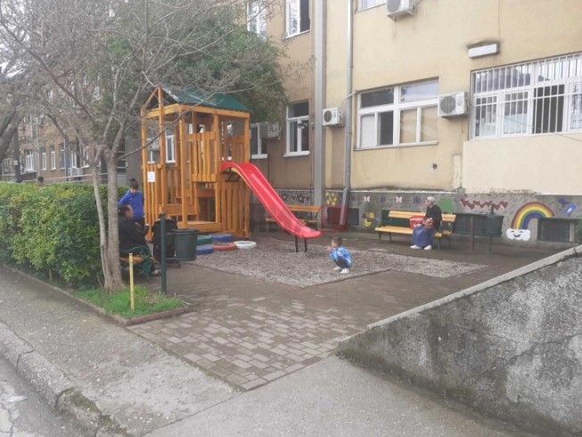 Реконструирано детското катче пред Здравствениот дом во Велес