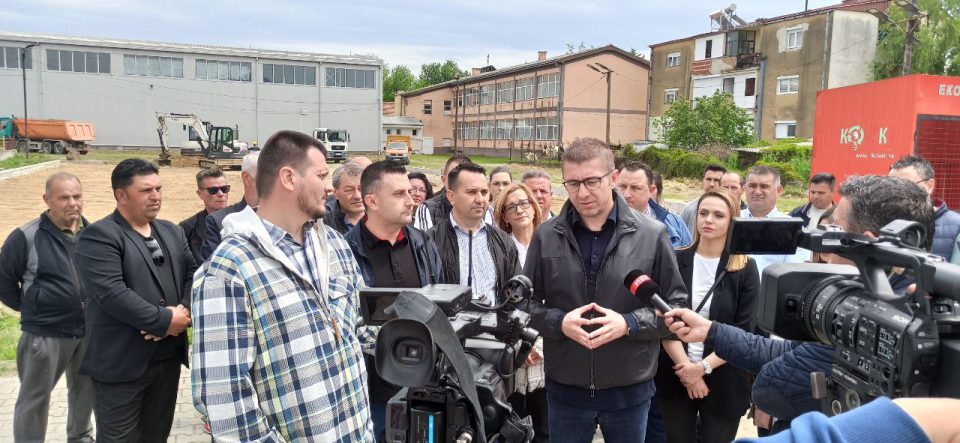 Мицкоски: Додека владата фрли 117 милиони евра на проект кој никој не го видел, општините како Василево и покрај сите проблеми градат проекти кои граѓаните ги гледаат и користат