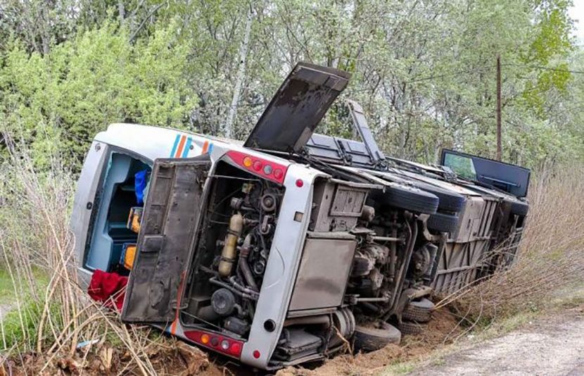 Автобус од Србија се преврти во Унгарија: 15 повредени, меѓу кои и деца
