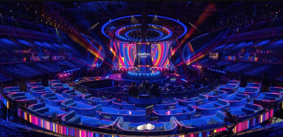 ВИДЕО: Кралот Чарлс и Камила ја отворија Евровизија, погледнете ја импресивната сцена