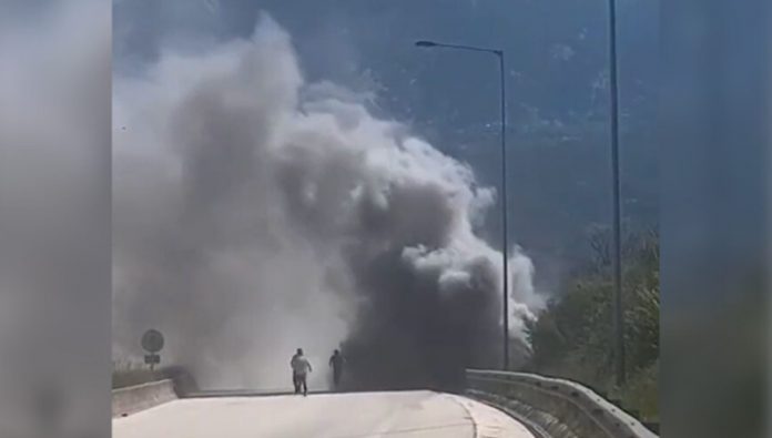 ВИДЕО: Се запали автобус со средношколци од Ниш, биле на екскурзија во Грција